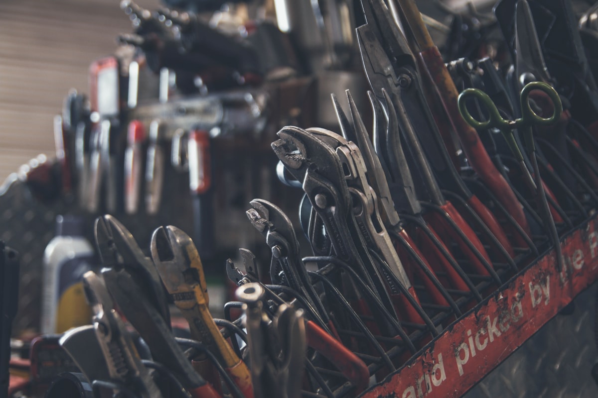 Le mur d'outils de l'atelier