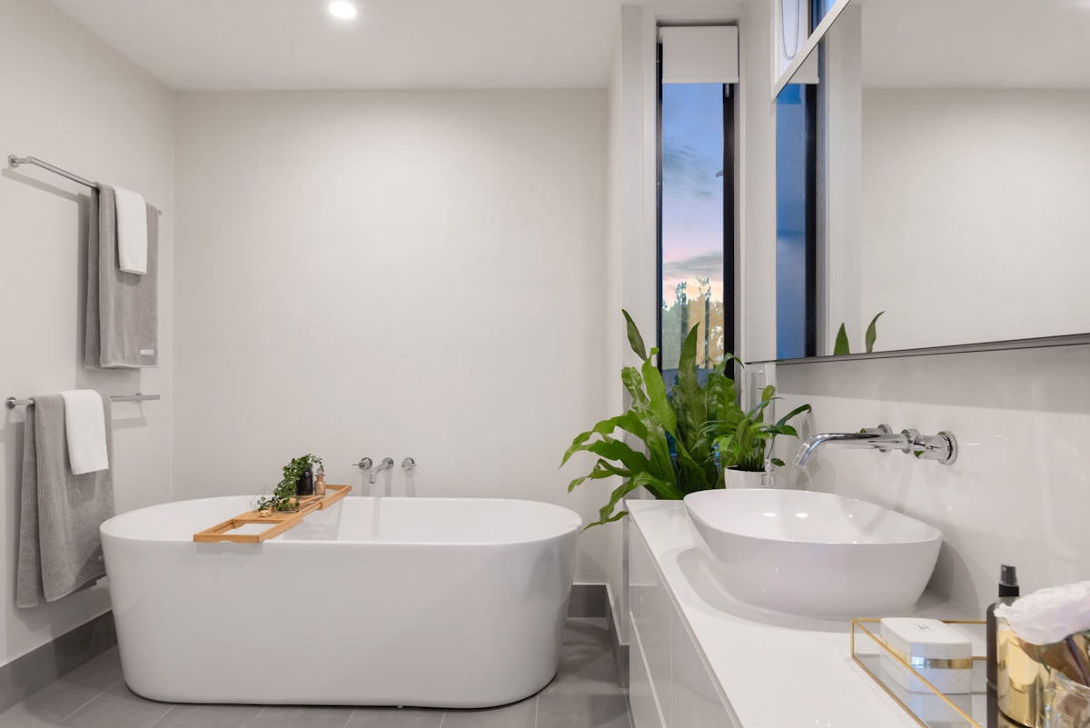 Salle de bains rénovée, baignoire îlot